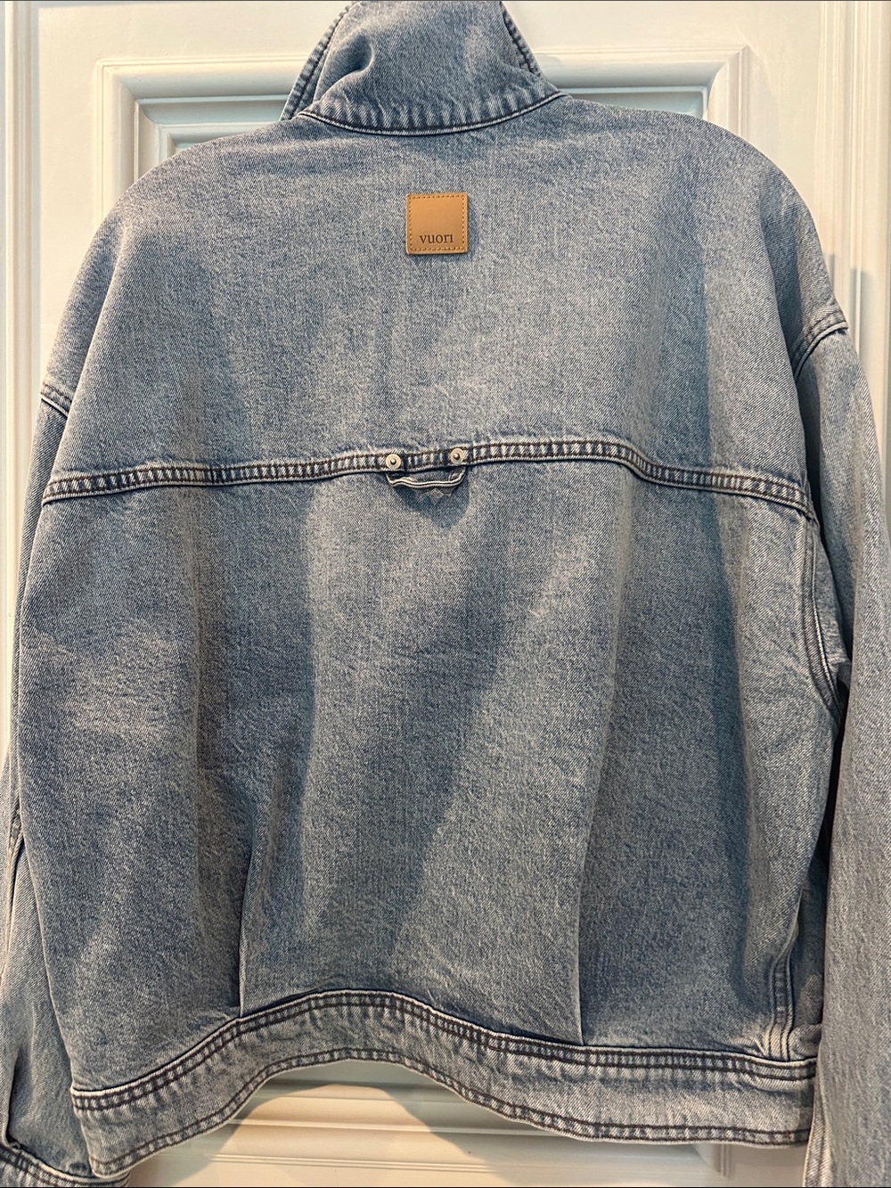Vuori Women's Oversized Light Blue Denim Jacket - Picture 4 of 5